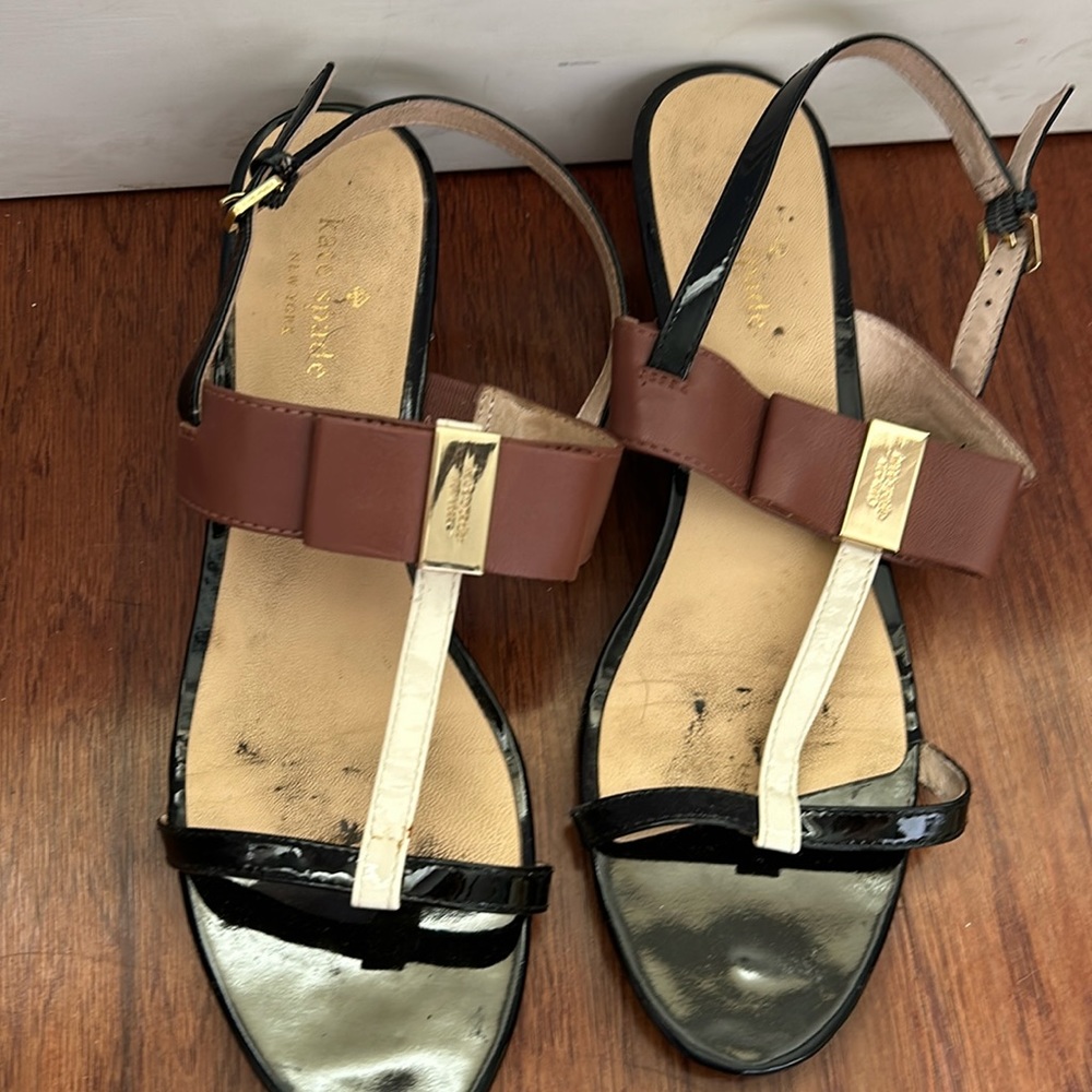 Kate Spade Tri color patent leather strappy sandal with bow size 9